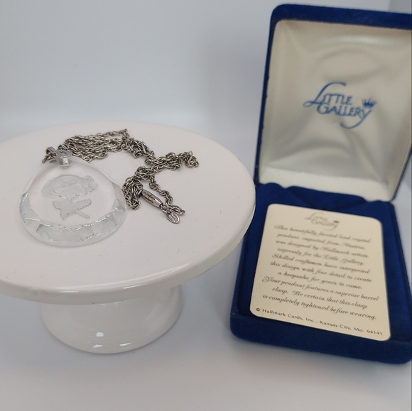 Vintage Little Gallery-Hallmark artists. Austria Crystal Teardrop Pendant&Chain. - Picture 7 of 12